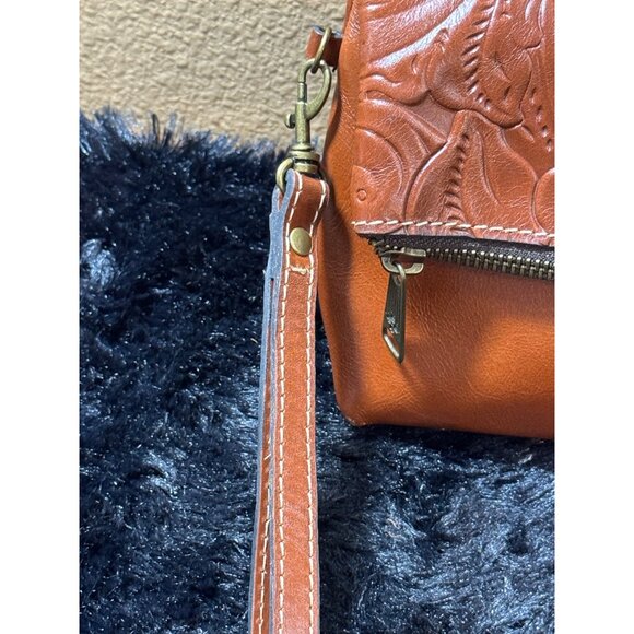 Patricia Nash Embossed Leather Wristlet Clutch Bag With Zipper Closure  NWOT - Picture 4 of 11